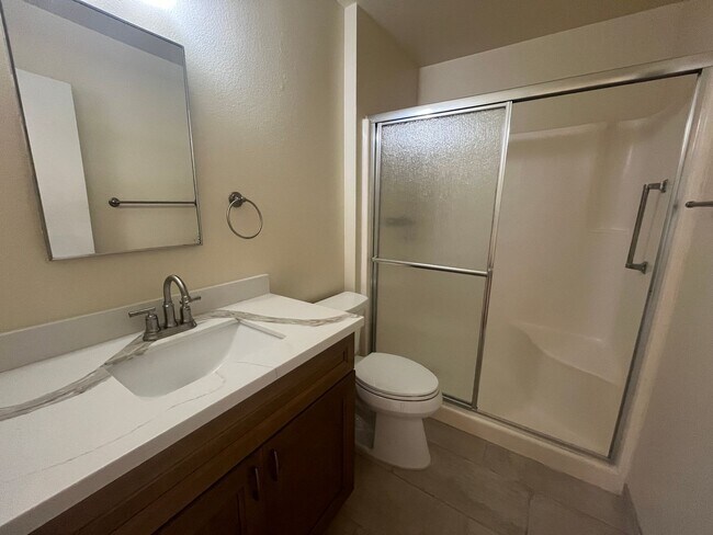 Building Photo - Upgraded, 2BD/2BA in Park Place: 1 Car Gar...