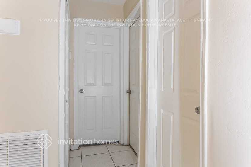 Building Photo - 1513 NE 27th Ct