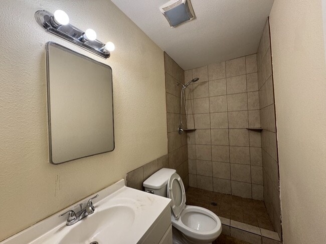 Building Photo - 5517 W Roma Ave