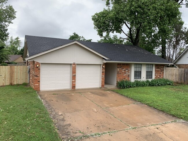 Building Photo - 805 Hawks Nest Dr