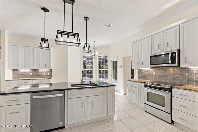 Building Photo - 639 Queens Harbor Blvd