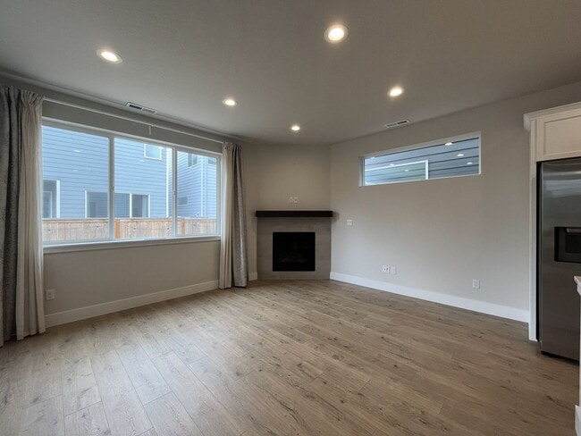Building Photo - Stunning 2024 Built 5BR Home with Main-Level Suite, EV Charger & Covered Patio Near River Terrace