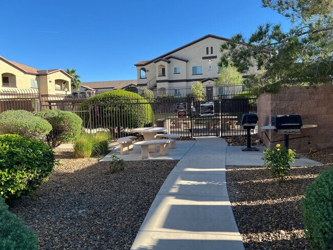 Building Photo - Henderson - 2 bedroom condo