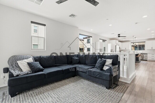 Building Photo - 1685 E Chelsea Ln