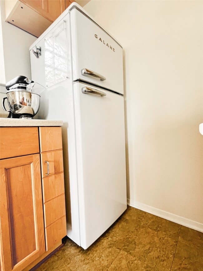 Building Photo - 3127 Bernardo De Galvez Ave