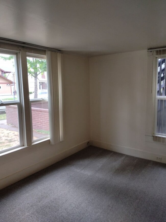 Building Photo - 614e15