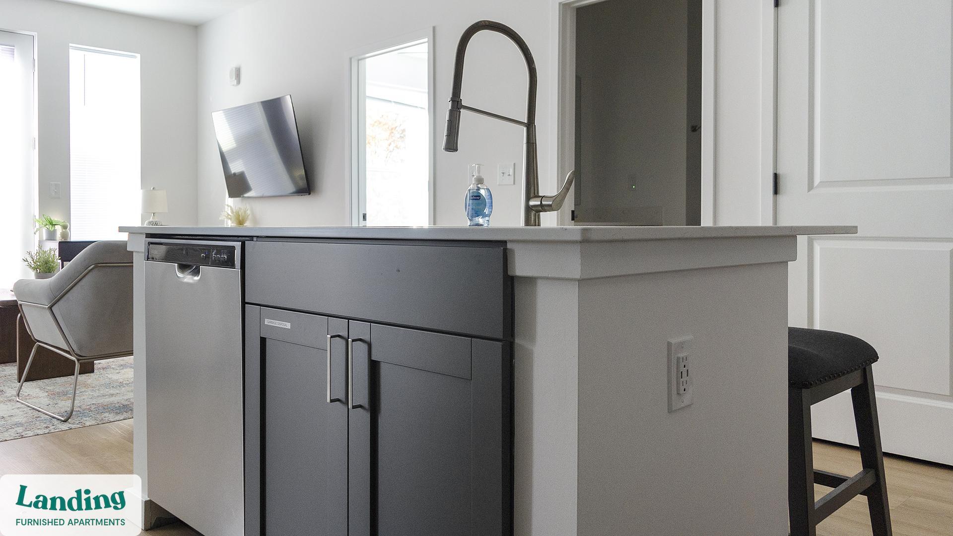 Building Photo - 650 N Main St