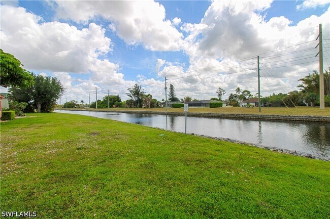Building Photo - 600 Valley Stream Dr