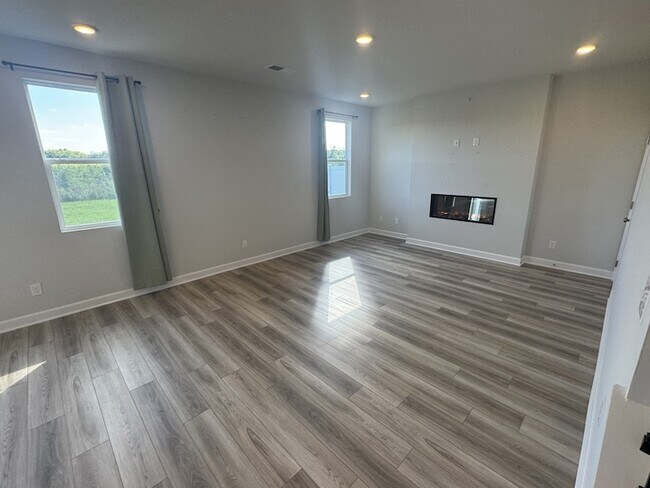 Building Photo - 511 Forsberg Ct