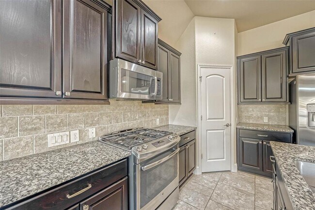 Building Photo - 2603 Longlake Dr