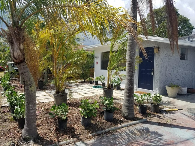 Building Photo - 1223 NE 18th Ave