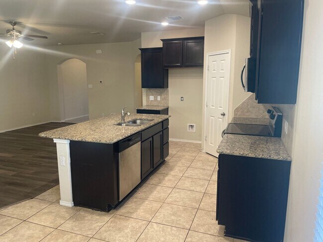 Building Photo - 3 BEDROOM WITH COMMUNITY POOL, BELTON ISD