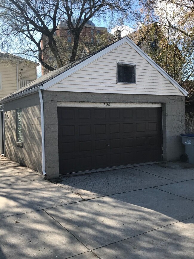 Building Photo - 2350 S Howell Ave