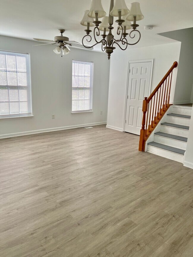 Building Photo - Gorgeous Spotsylvania Townhouse