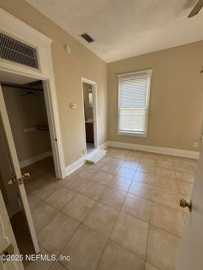 Building Photo - 1604 Cherry St