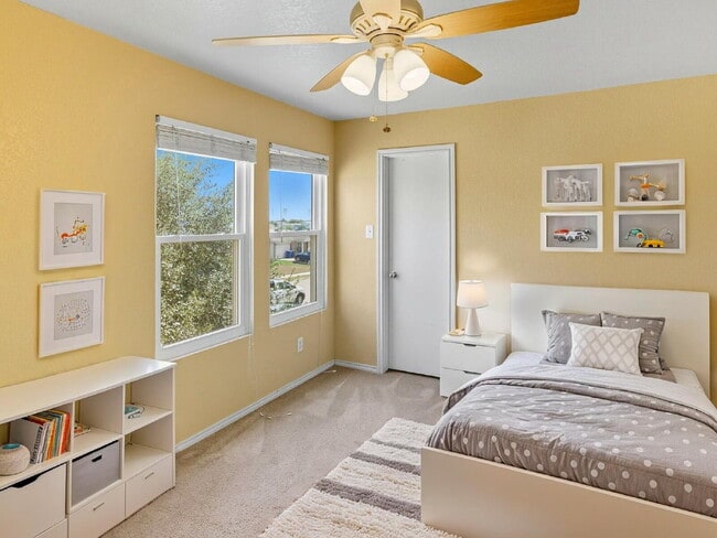 Building Photo - Incredible value with a **washer, dryer, refrigerator, shed, and a covered backyard with a dog run!