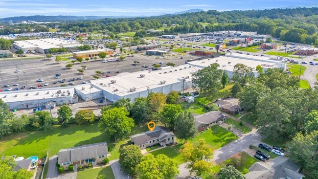 Building Photo - Located in the Heart of Hixson! 3 beds, 2 ...