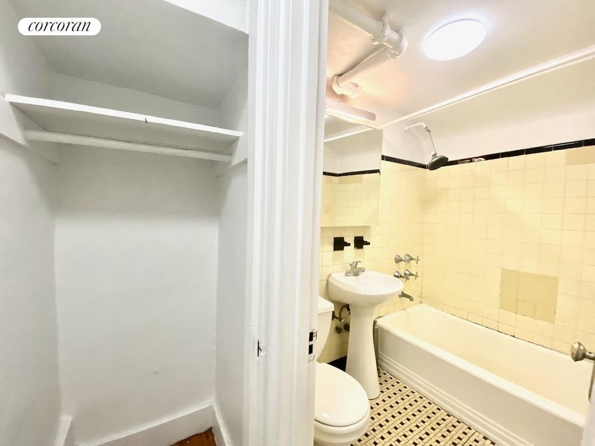 Building Photo - 62 W 70th St