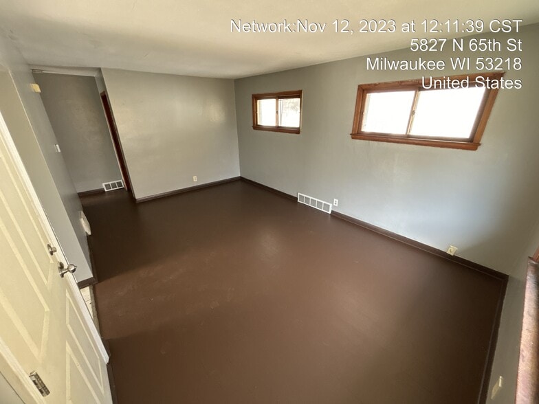 Building Photo - 5827 N 65th St