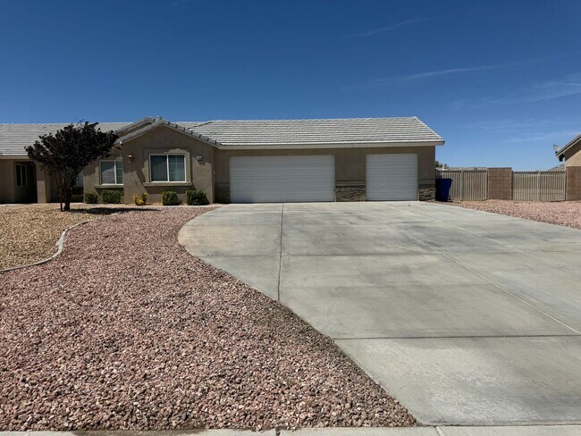 Building Photo - Beautiful Home In Apple Valley Vineyards-4...