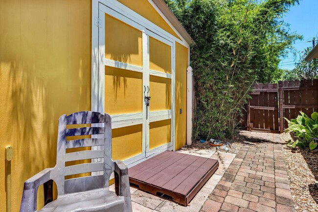 Building Photo - Charming Cottage in the Heart of Amelia Island: Your Perfect Rental Haven!