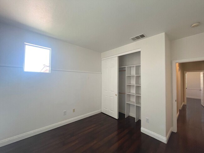 Building Photo - Discover this Gem w/sparkling pool & spa!