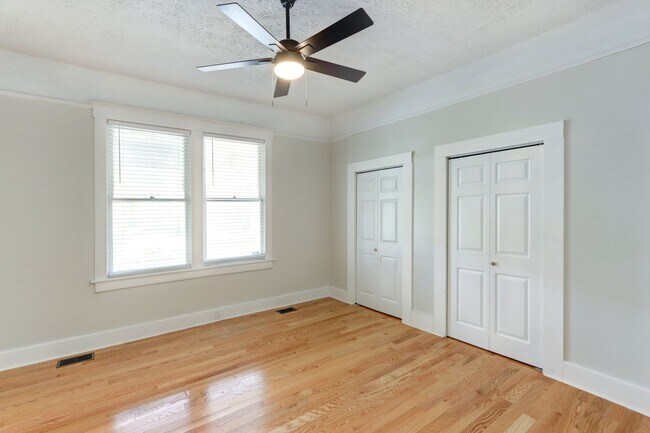 Building Photo - Renovated two bedroom apartment