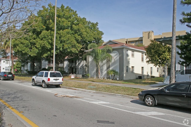 Building Photo - Amber Oaks Apartments