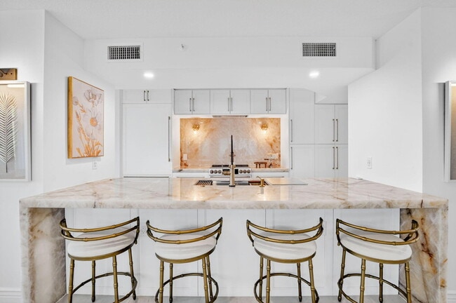 Building Photo - 7233 Promenade Dr