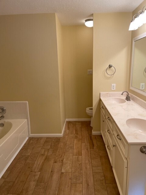 Private master bath - 29015 Waltham St
