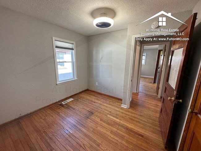 Building Photo - 1209 E Ash St