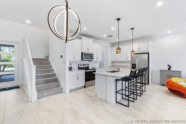 Building Photo - 14131 SW Thorens Dr