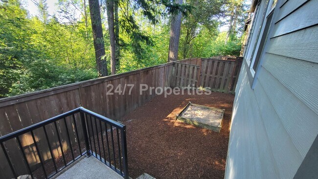 Building Photo - Picturesque 4BD | 2.5 BA - South Beaverton
