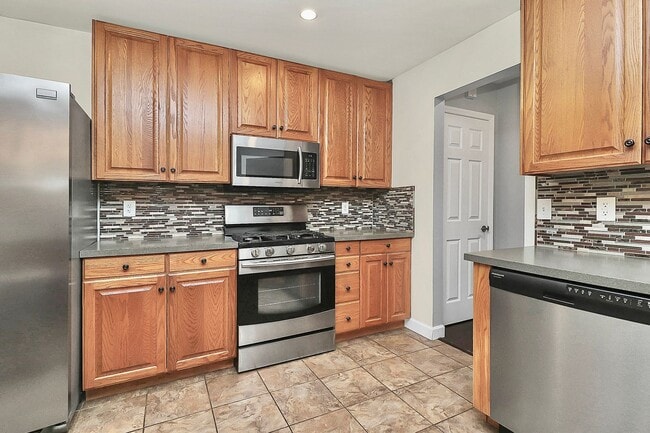 Building Photo - Welcome home to the popular Crossings neig...