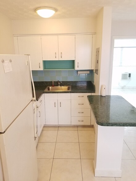 Building Photo - 1408 NE 6th St