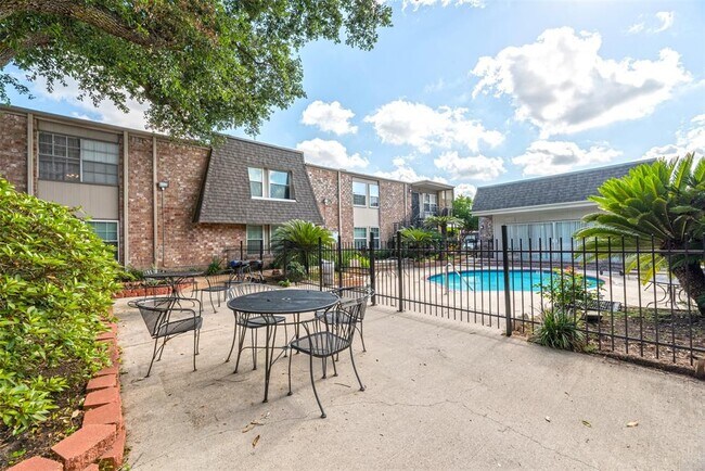 Building Photo - 5550 N Braeswood Blvd