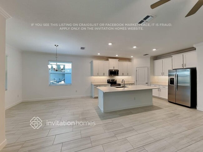 Building Photo - 14318 17th Ct E