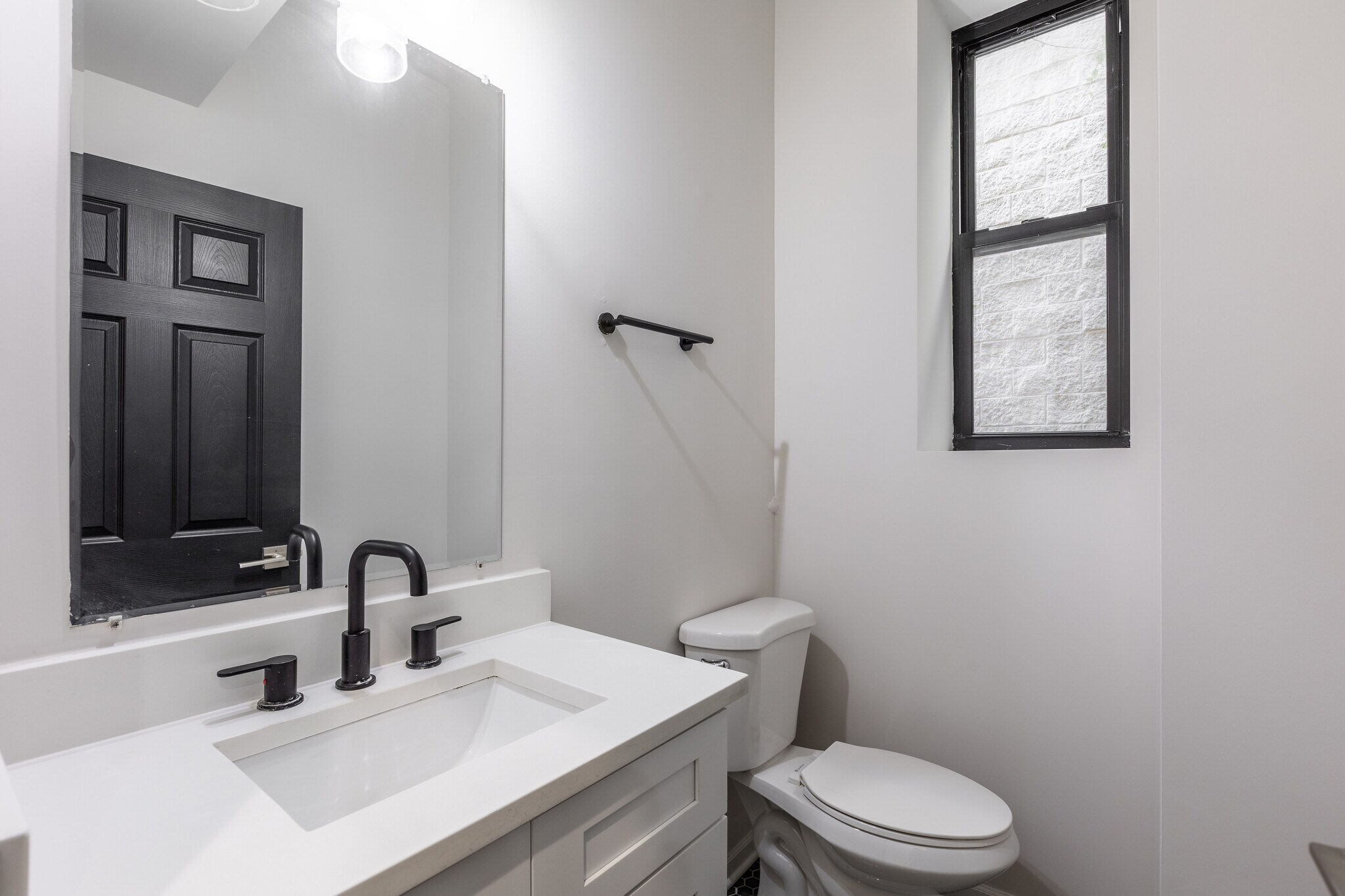 Building Photo - 2701 W Thomas St