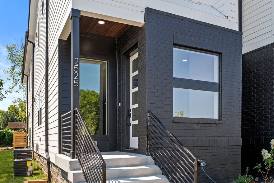 Building Photo - 2521 W Heiman St