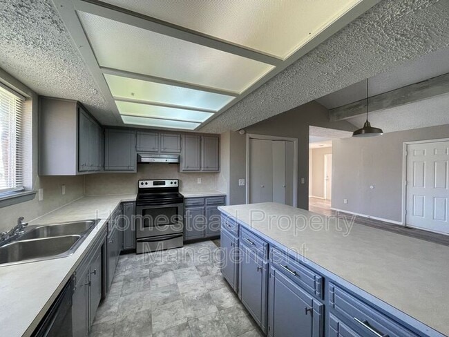 Building Photo - 8937 N Eagle Ln