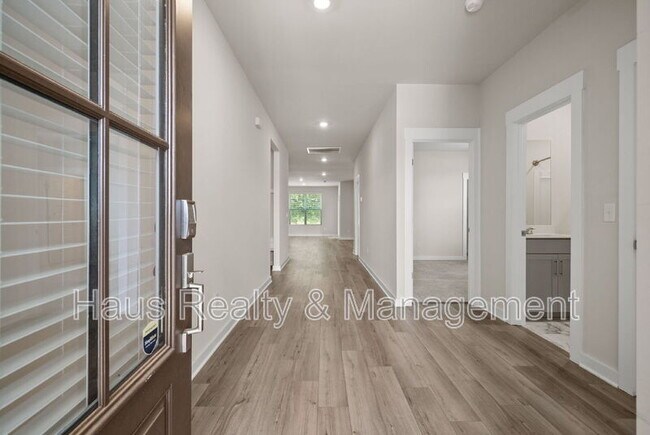 Building Photo - 1145 Ross Farms Blvd