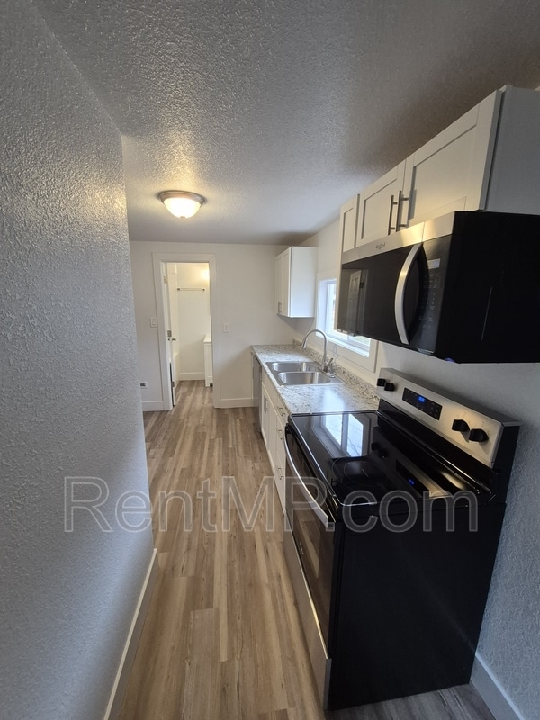 Building Photo - 1012 S Lansing