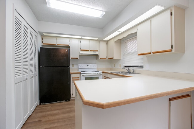 Building Photo - 142 Cascade St