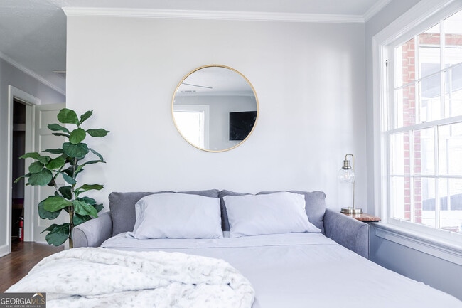 Building Photo - 111 E Screven St