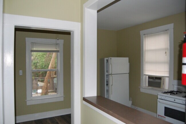 Building Photo - 2408 Ridgewood St