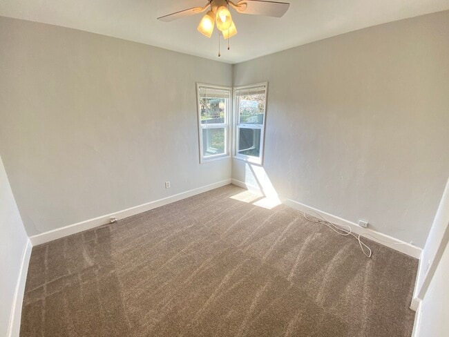 Building Photo - Strobridge Ave Duplex