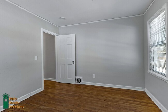 Building Photo - 3 Bedroom Home in Robbinsdale