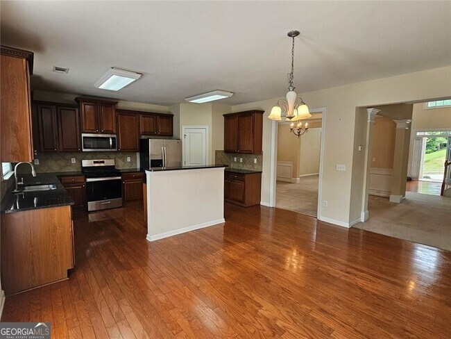 Building Photo - 3755 Long Lake Dr