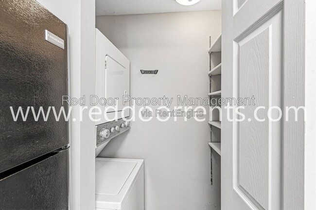 Building Photo - 335 1st Ave NW