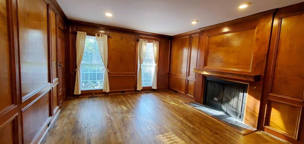 Building Photo - 3820 E Carlyle Ct